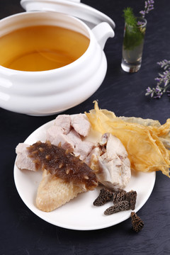 羊肚菌燉遼參花膠