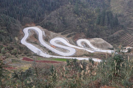 村村通水泥路