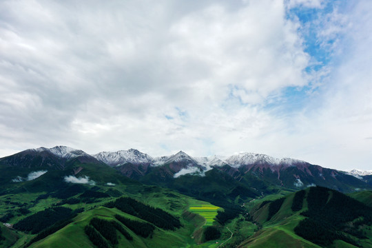 祁连山雪山