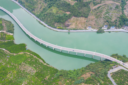 最美水上公路