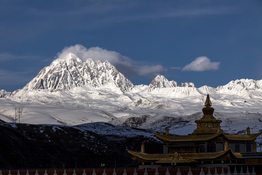 塔公雅拉雪山