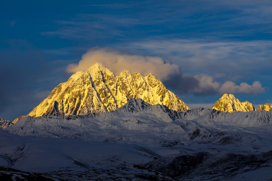 塔公雅拉雪山