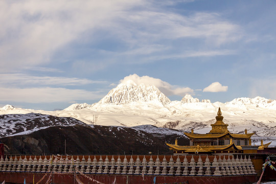 塔公雅拉雪山