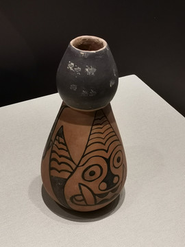 新石器时代仰韶文化人面纹彩陶瓶