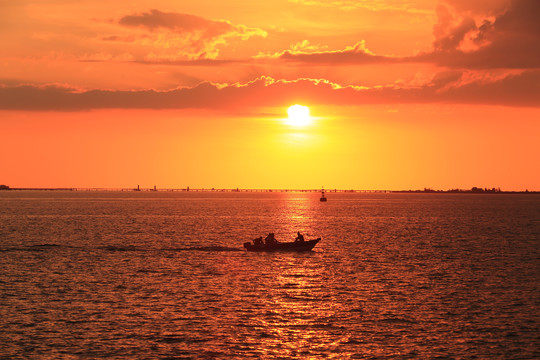 大海日落彩霞