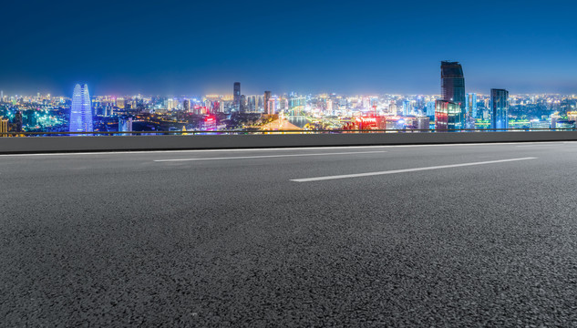 沥青地面和城市夜景