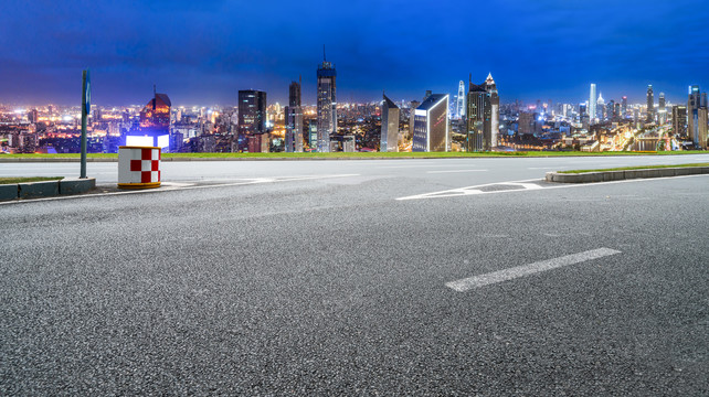 道路地面和城市夜景