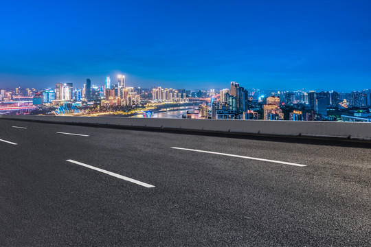 柏油马路和城市夜景