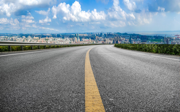 高速公路和城市景观