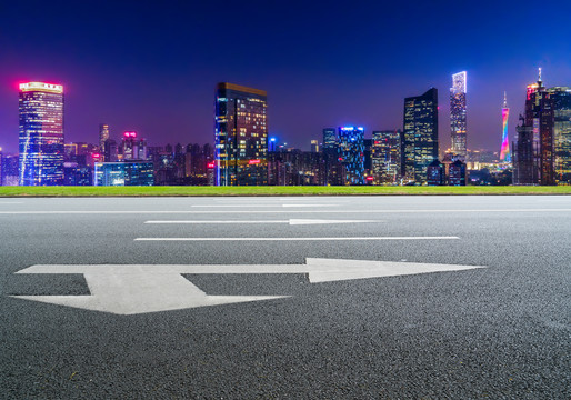 沥青地面和城市夜景