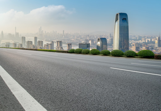 前进的道路和现代建筑