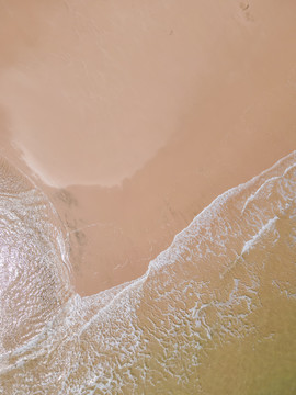 海滩沙子浪花鸟瞰图