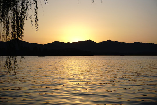 西湖日落