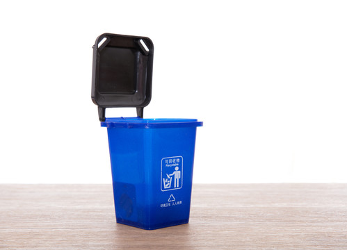 垃圾分类蓝色可回收物垃圾桶模型