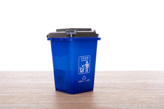 垃圾分类蓝色可回收物垃圾桶模型