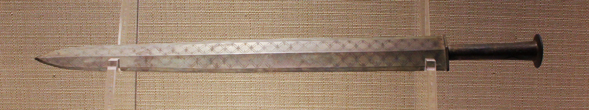 春秋青铜菱形暗格纹剑