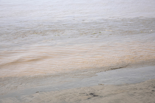 泥浆河水