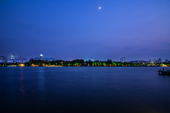 山东济南大明湖夜景