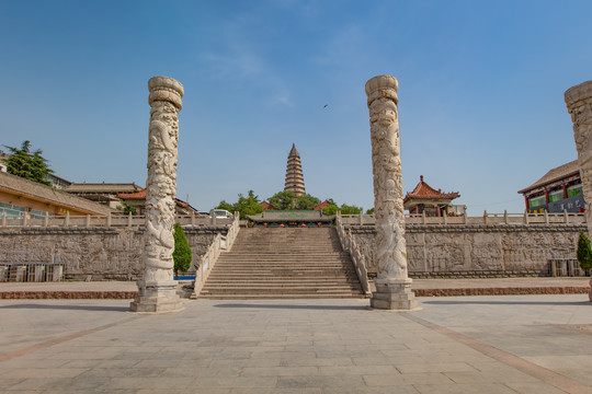 新绛龙兴寺寺前广场