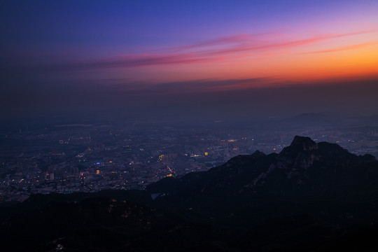 航拍山东泰安夜景