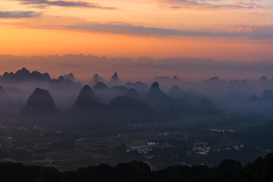 水墨山景