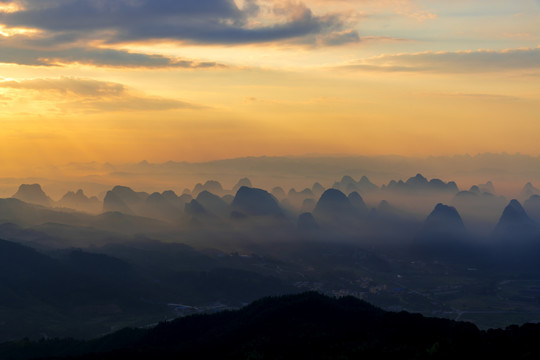 高清水墨山景