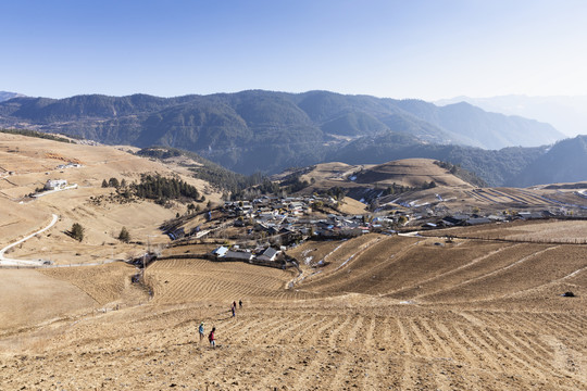 香格里拉蓝天山脉藏族民居