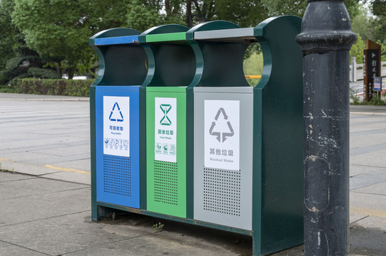 城市公共空间户外分类垃圾桶