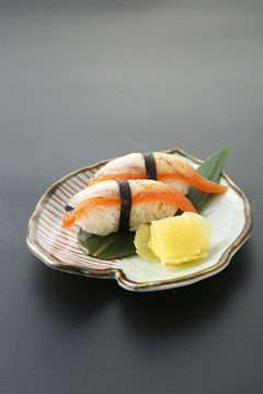红希鲮鱼寿司