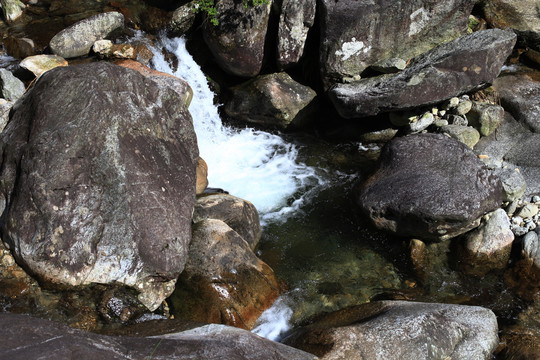 山涧溪流