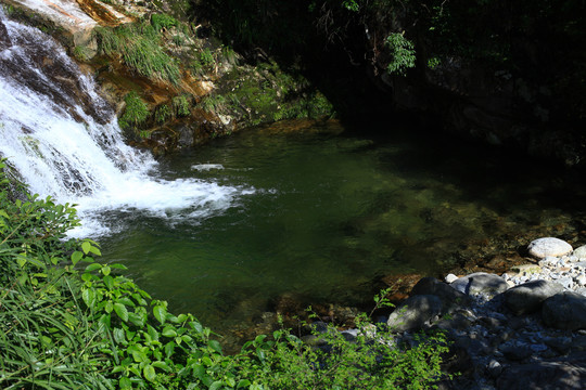 山林溪水