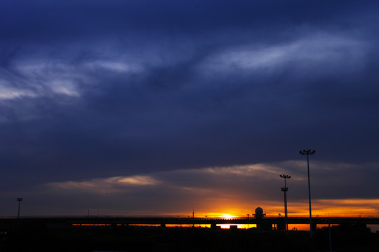 城市夕阳