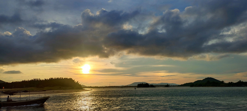 海上夕阳西下