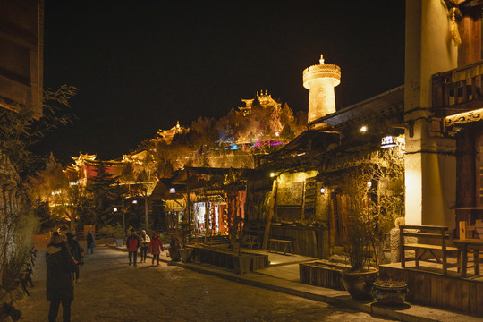 独克宗古城大佛寺转经筒夜景