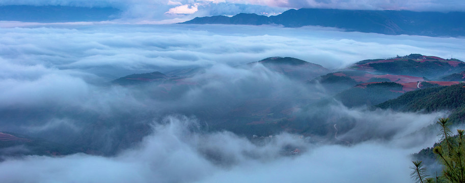 东川红土地