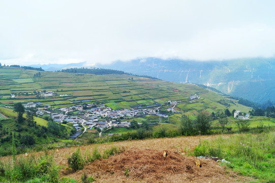 香格里拉彝族村寨