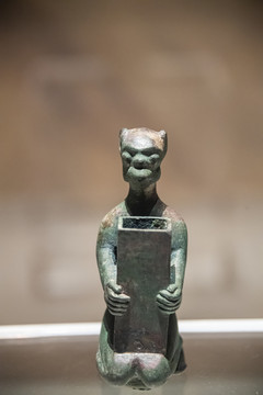 中国陕西历史博物馆铜翼人坐像