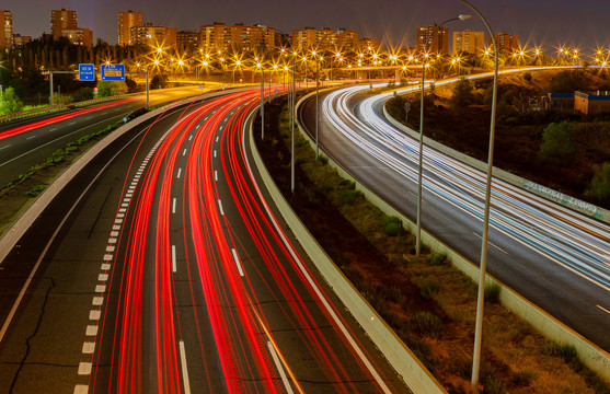 都市夜景與城市霓虹燈