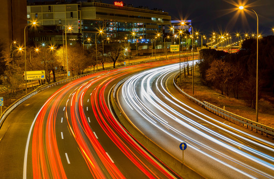 都市夜景与城市霓虹灯