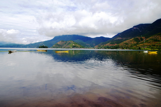 泸沽湖山水