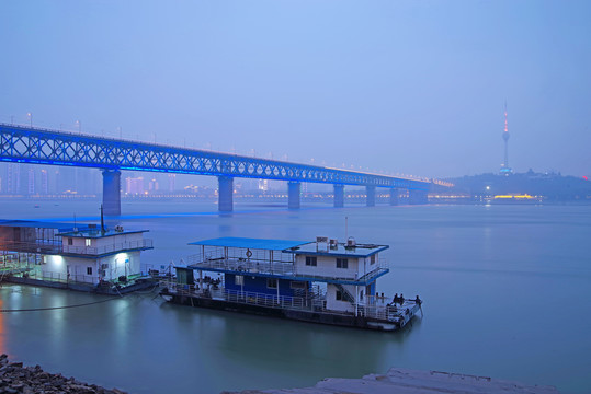 湖北武汉长江大桥建筑风光