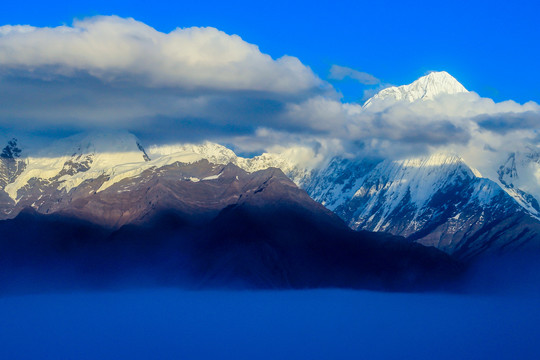 贡嘎雪山