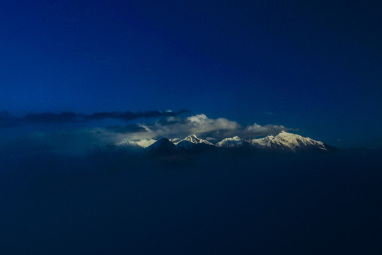 贡嘎雪山