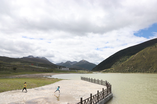 湖泊草地湿地