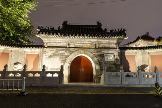 北京东城区智化寺山门夜景