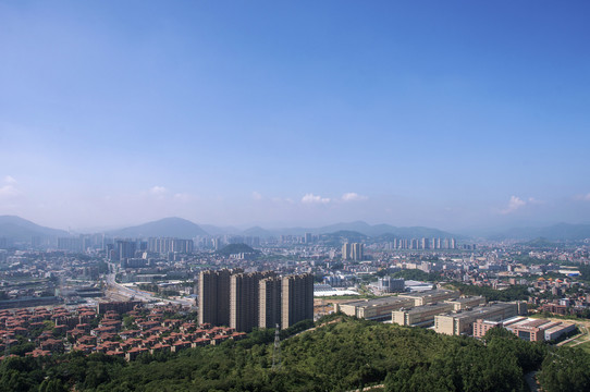 蓝天下的乡镇风景