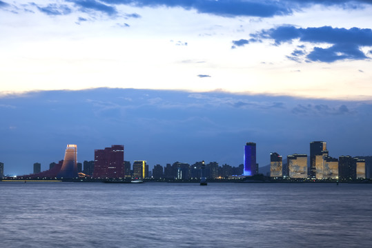 厦门海湾黄昏夜景