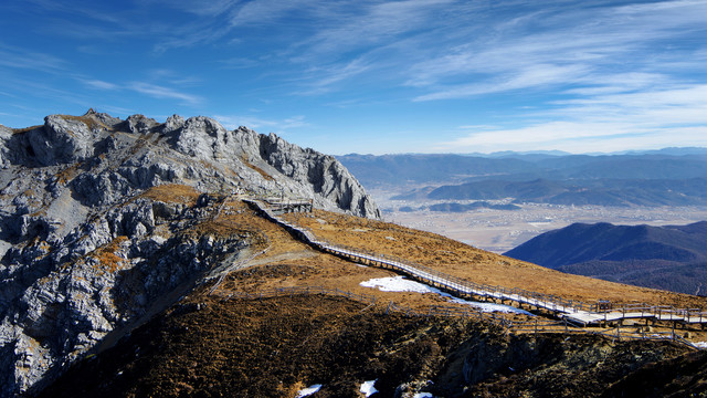 石卡雪山蓝月山谷