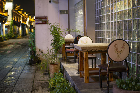 金华古子城夜景街边桌椅