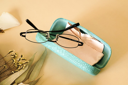 眼镜与眼镜盒